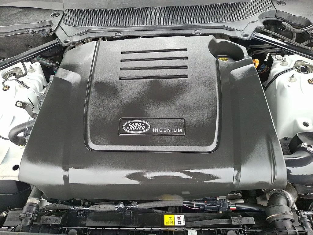 Certified Used 2025 White Land Rover S image 26