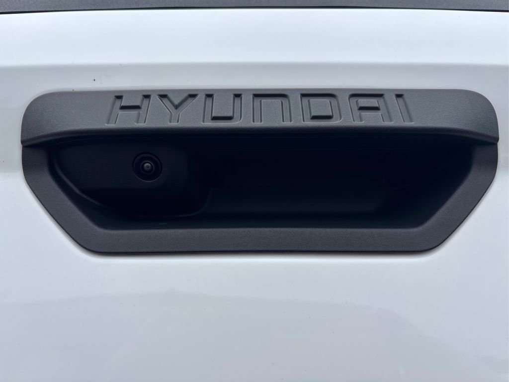 2025 Hyundai Santa Cruz SE - Photo 16