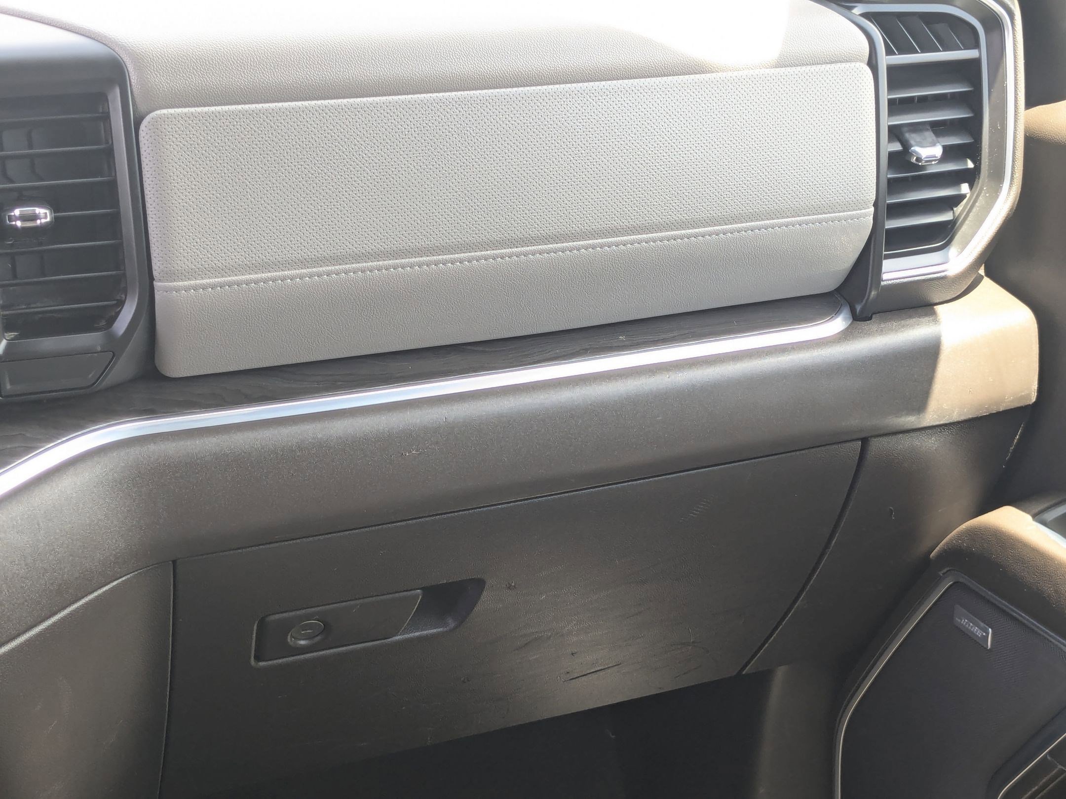 Used 2022 Summit White Chevrolet LTZ image 30