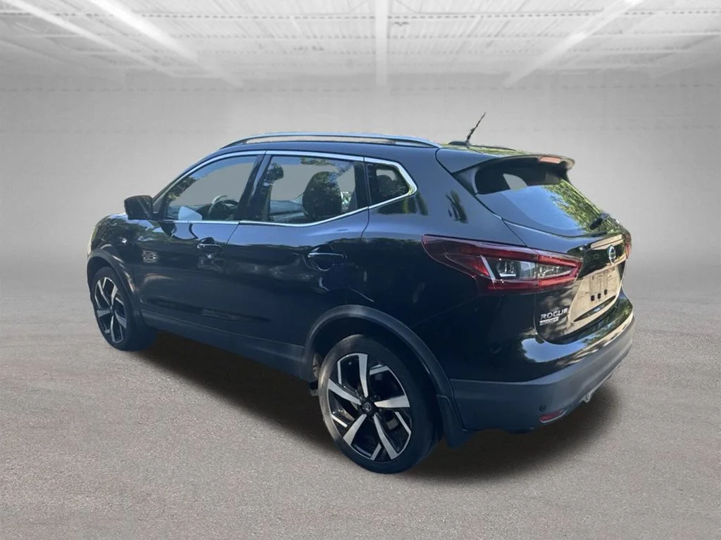 Used 2020 Black Nissan SL image 3