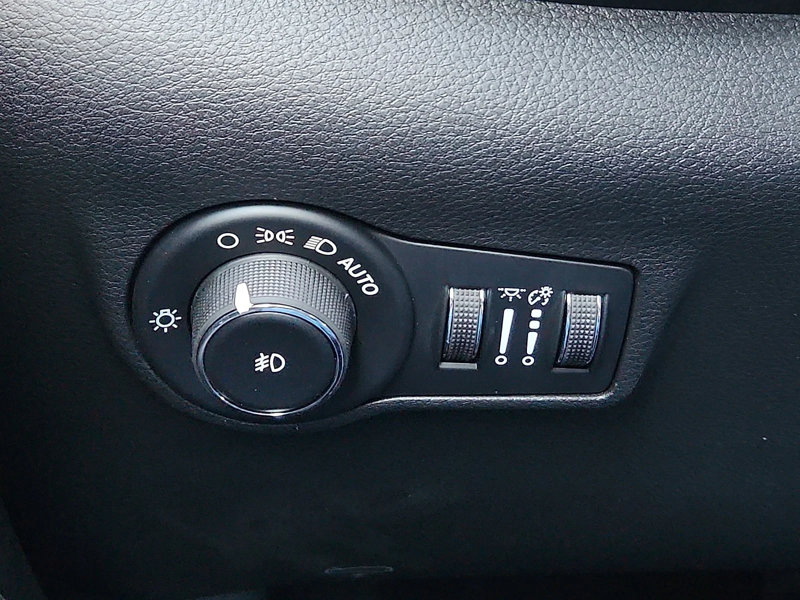 New 2026 White Jeep LATITUDE ALTITUDE 4X4 image 16