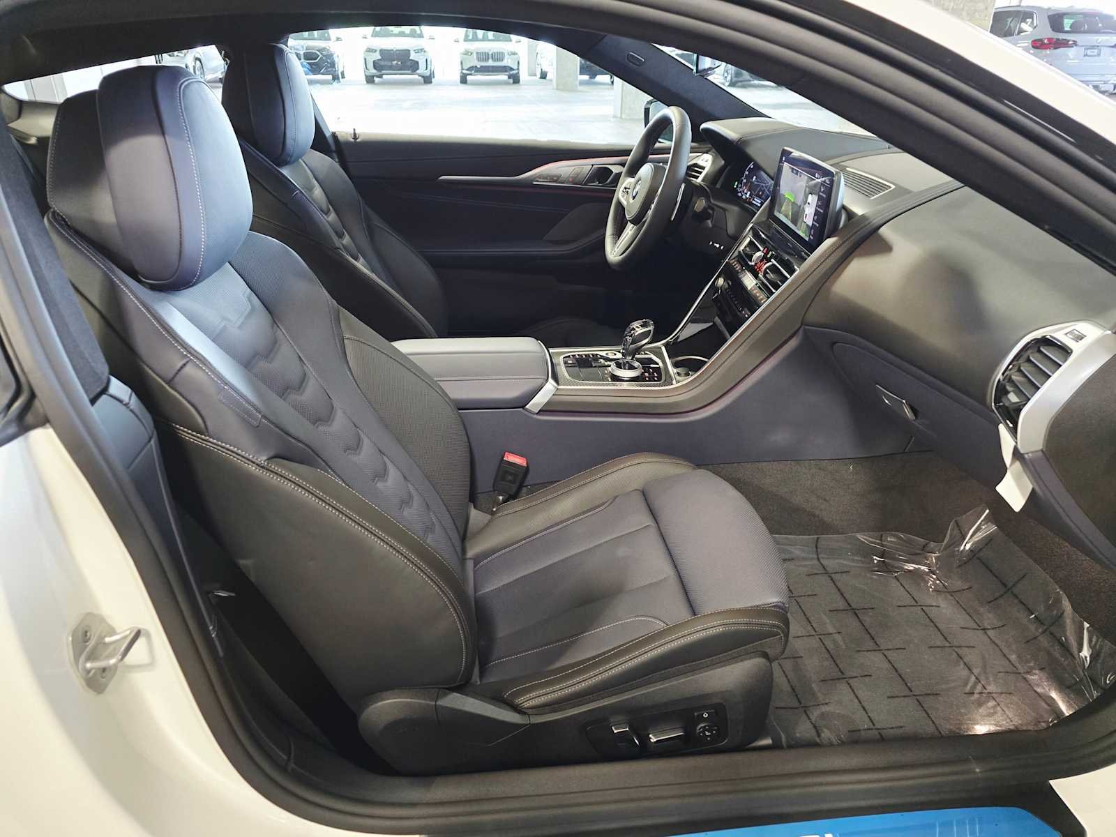 2026 BMW 8 Series M850i - Photo 30