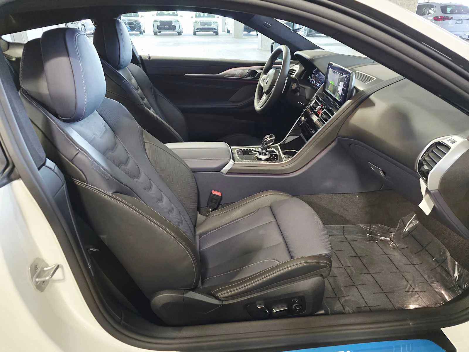 2026 BMW 8 Series M850i - Photo 30