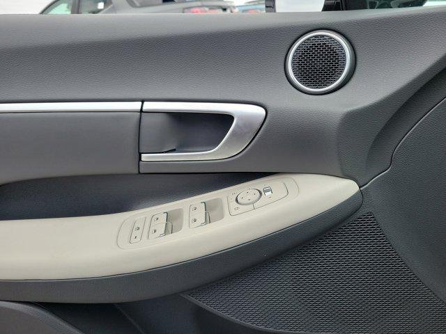 New 2025 Abyss Black Hyundai SEL image 17