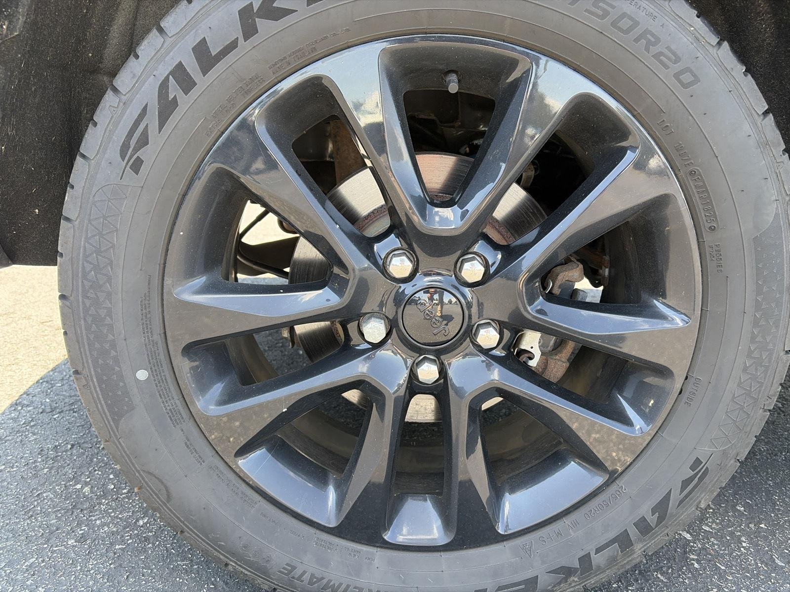 Used 2020 Diamond Black Crystal Pearlcoat Jeep Altitude image 9