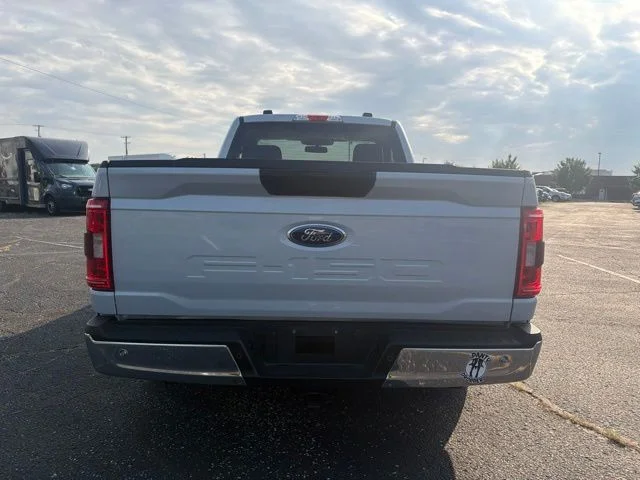Used 2022 White Ford XLT image 3