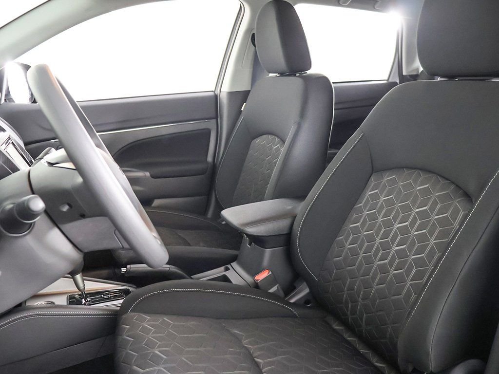 2025 Mitsubishi Outlander Sport ES - Photo 23