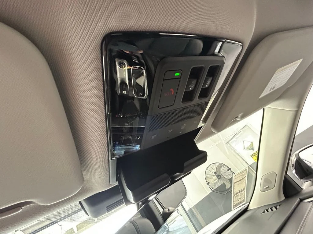 New 2026 White / Black Mitsubishi Trail Edition image 30