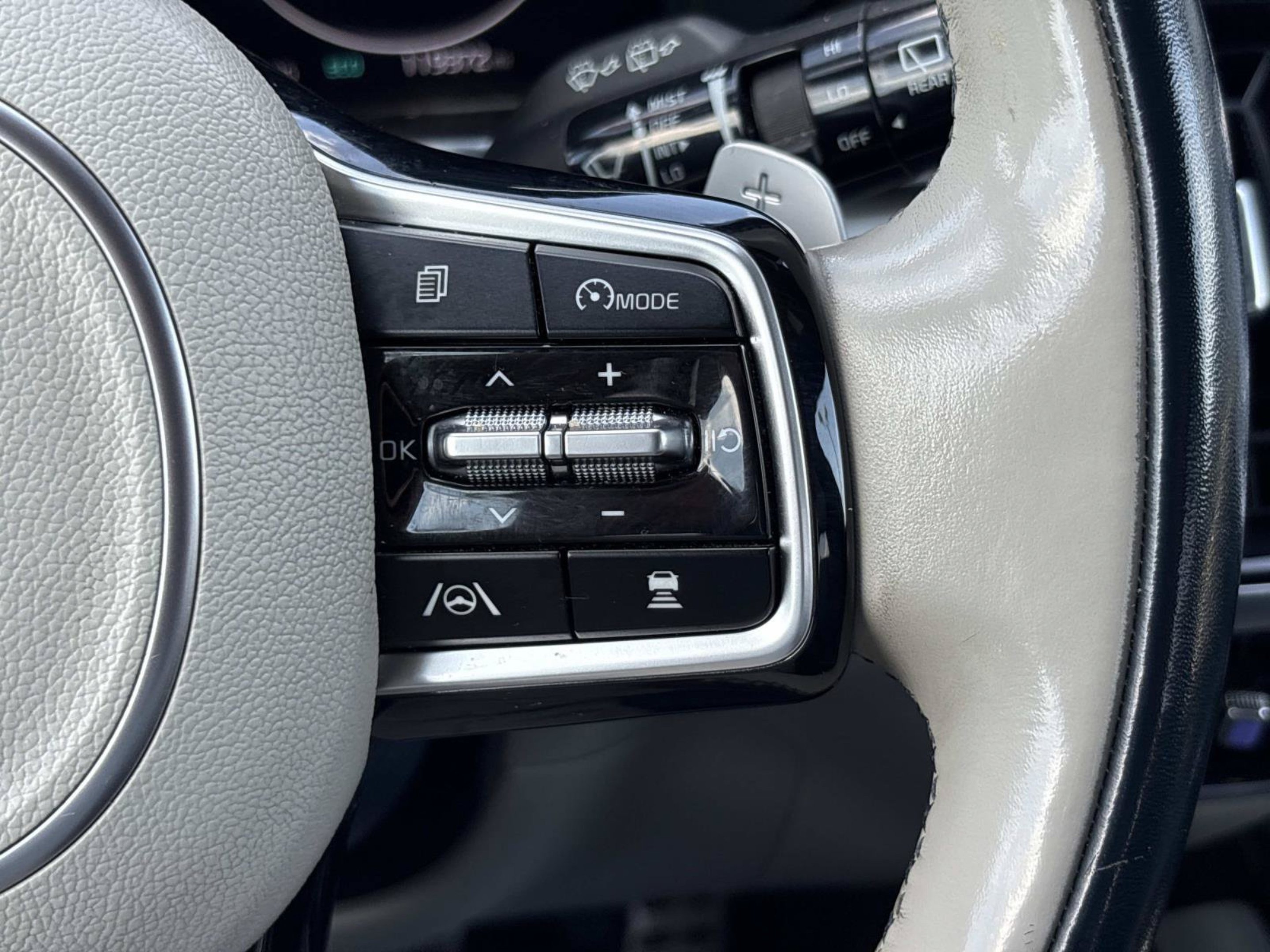 Used 2022 Silky Silver Kia SX Prestige image 27