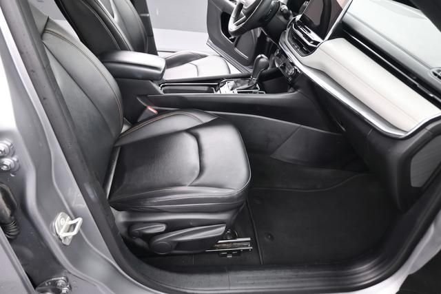 Used 2024  Jeep Limited image 16