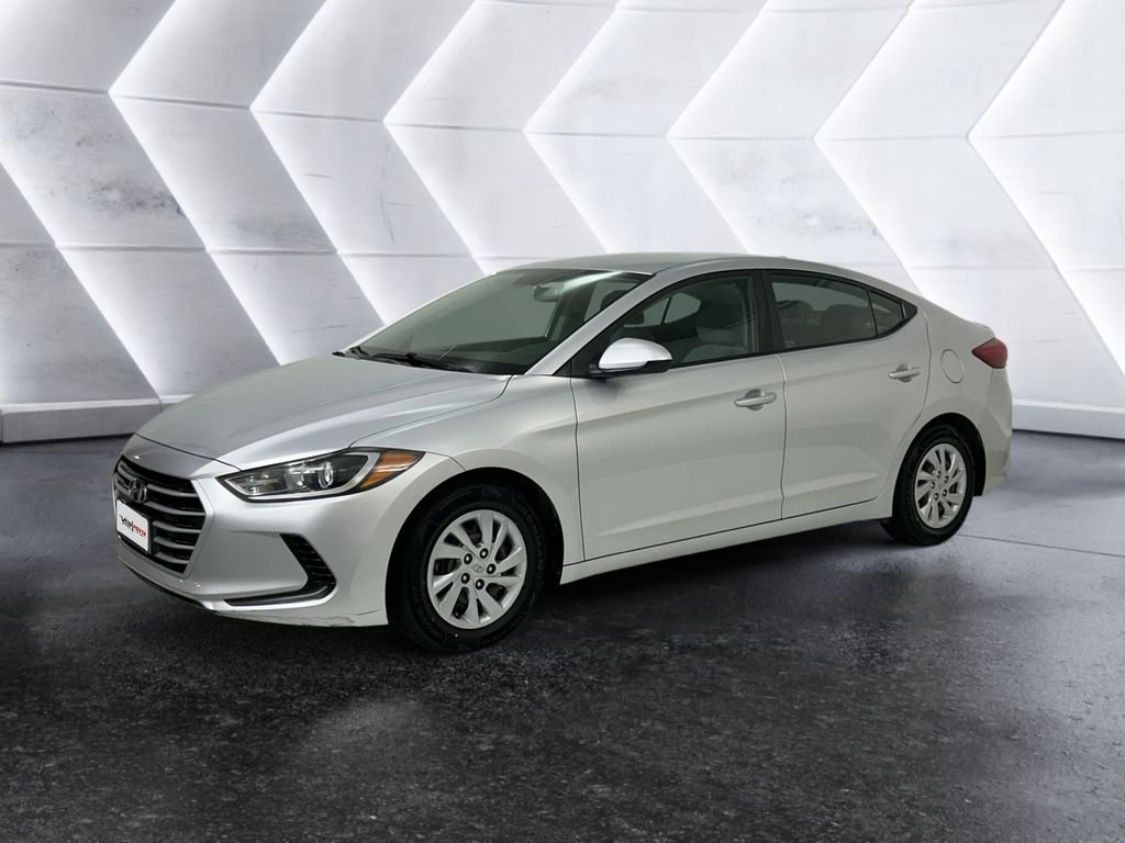 Used 2017 Silver Hyundai SE image 3