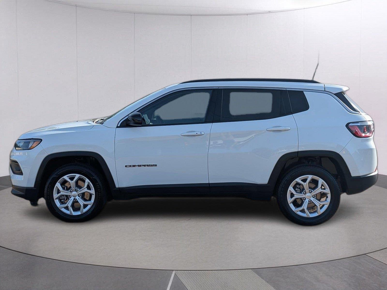 Used 2024 Bright White Clearcoat Jeep Latitude image 2