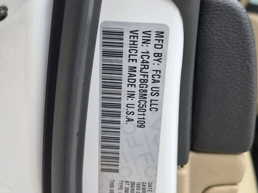 Used 2021 White Jeep Limited image 31
