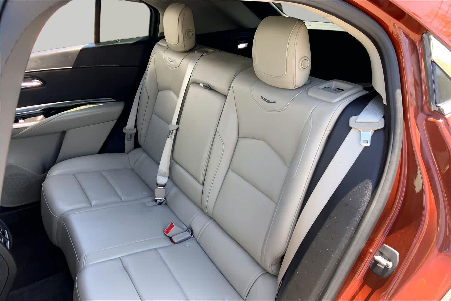 Used 2019 Autumn Metallic Cadillac FWD Luxury image 18