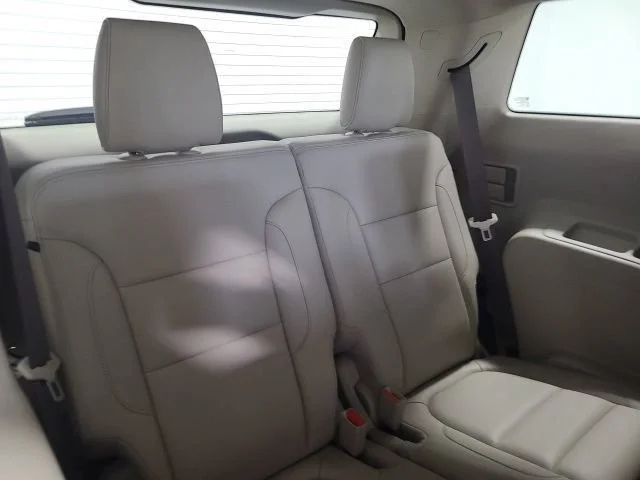 Used 2019 White Frost Tricoat GMC Denali image 13