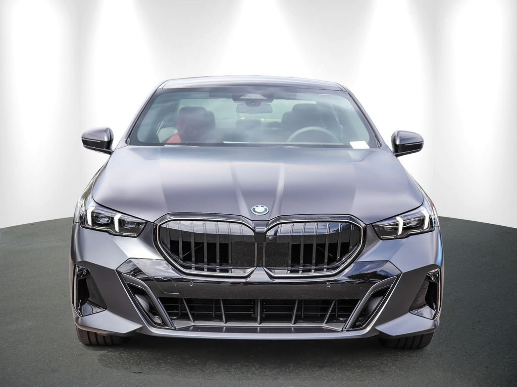 New 2027 Frozen Deep Grey BMW 550e xDrive image 2