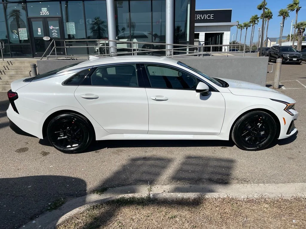 New 2026 White Kia LXS image 9