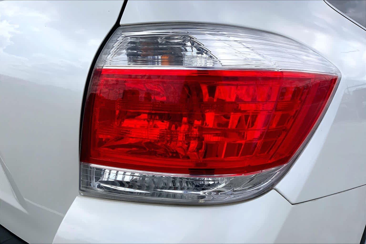 Used 2012 Blizzard Pearl Toyota  image 10