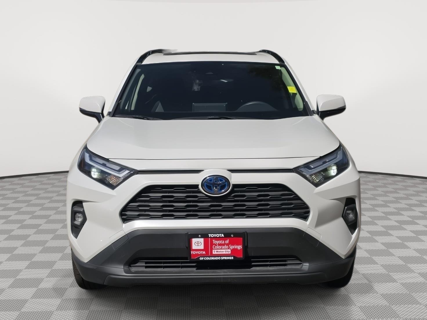 Used 2024 Wind Chill Pearl Toyota XLE Premium image 16