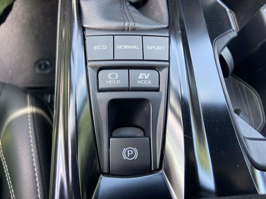 2025 Toyota Camry SE - Photo 22