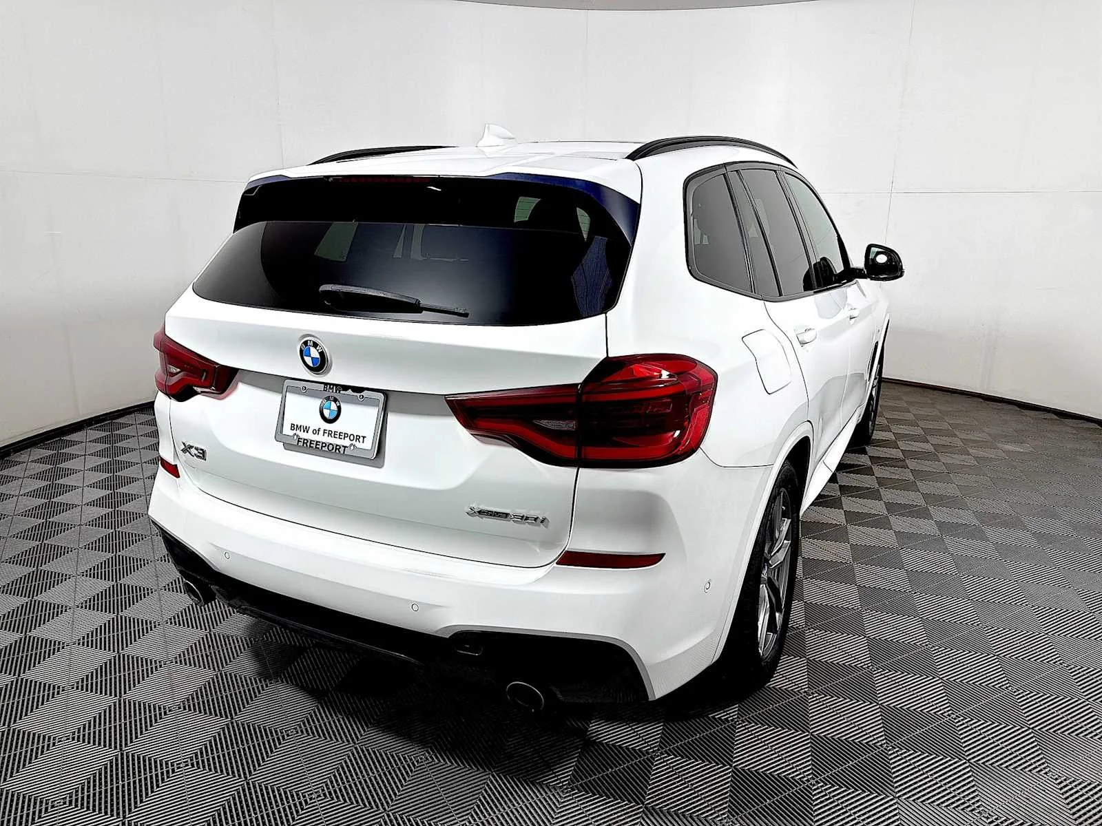 Used 2019 Alpine White BMW xDrive30i image 6
