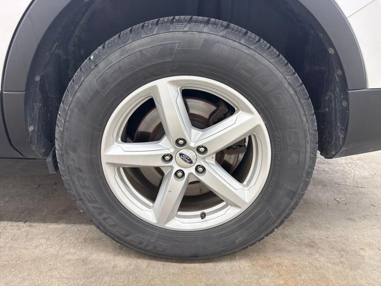 Used 2016 White Platinum Clearcoat Metallic Ford XLT image 12