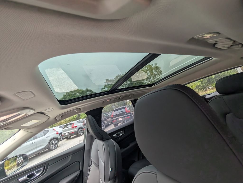 2026 Volvo XC60 Plus - Photo 12