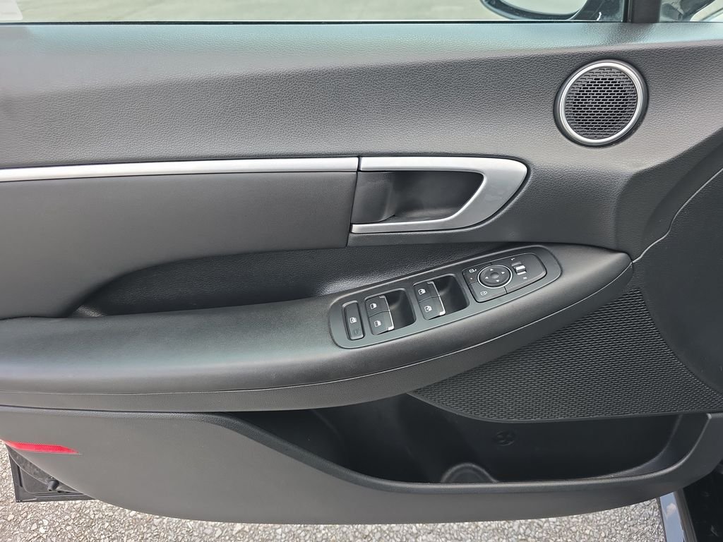 Used 2024 Onyx Black Hyundai SEL image 27