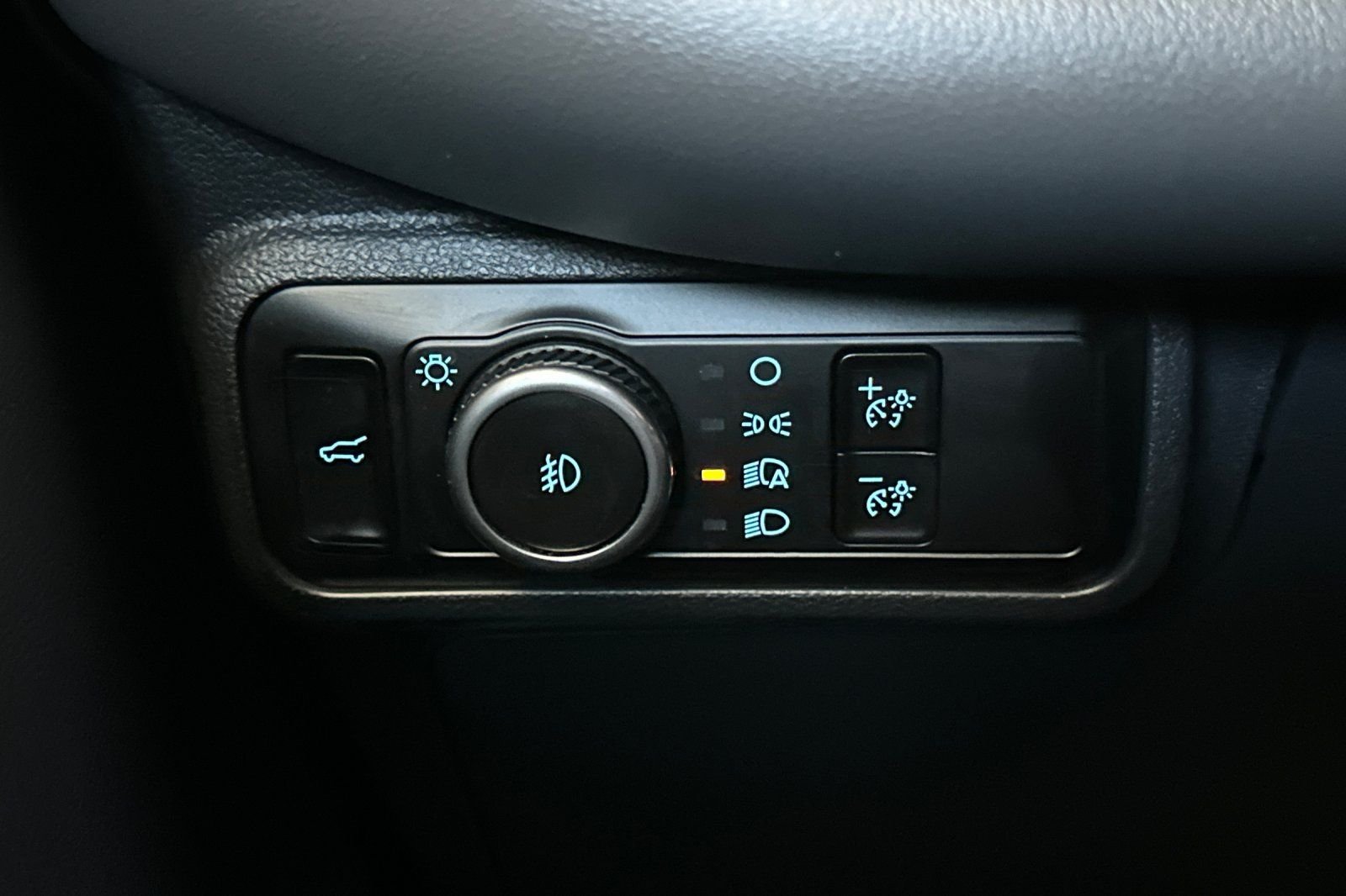 Used 2025 White Ford Active image 30