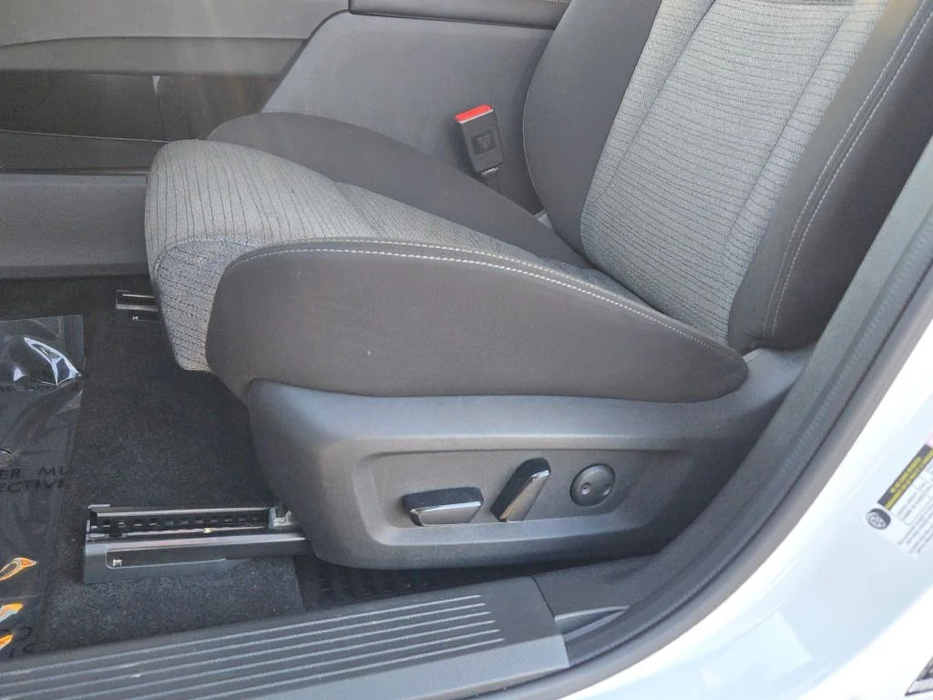 Used 2023 White Nissan SV image 22