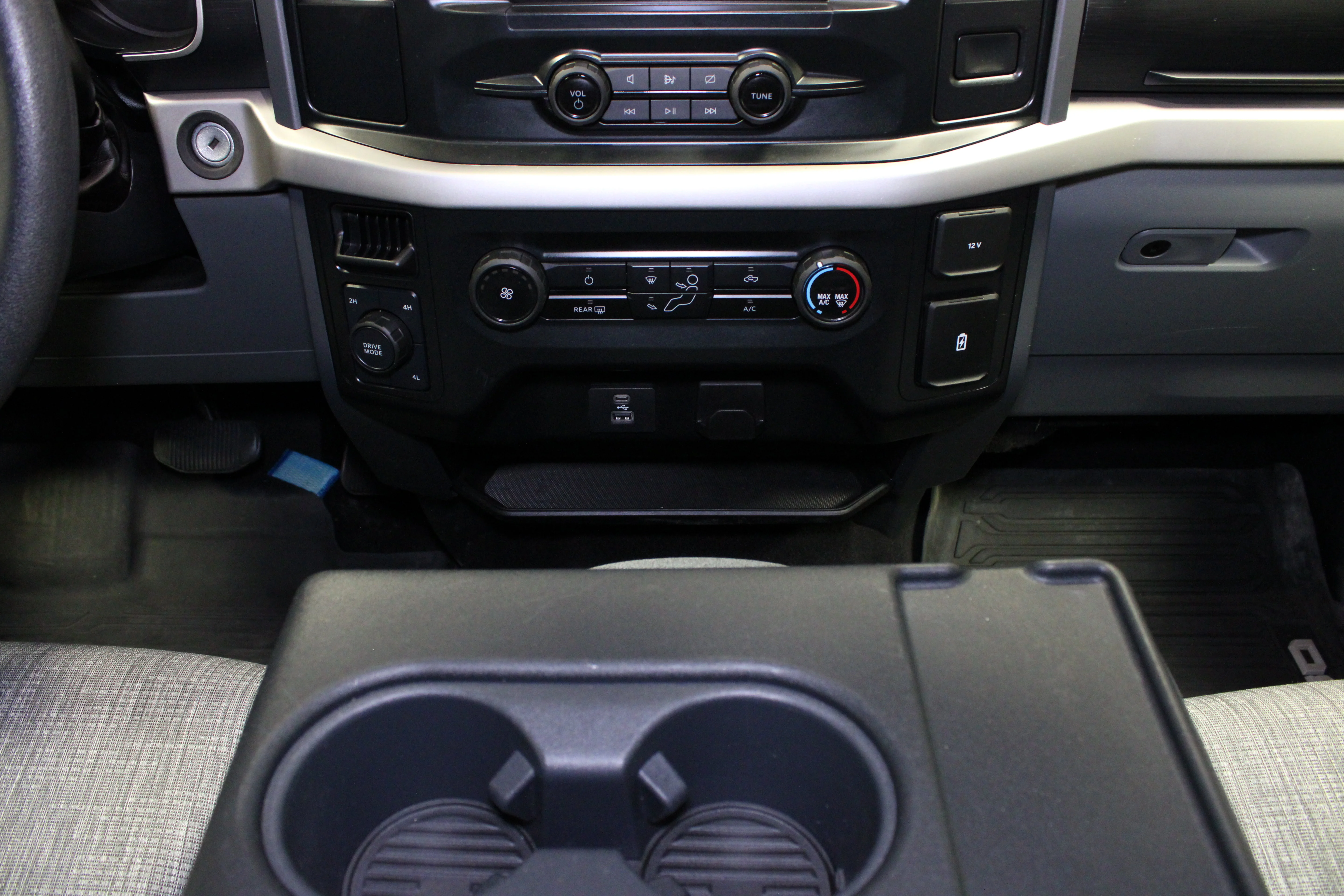 Used 2023 Oxford White Ford XLT image 20