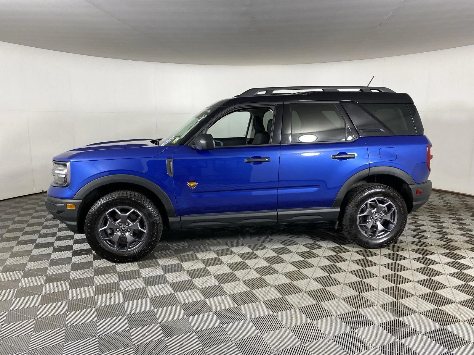 Used 2024 Atlas Blue Ford Badlands image 7