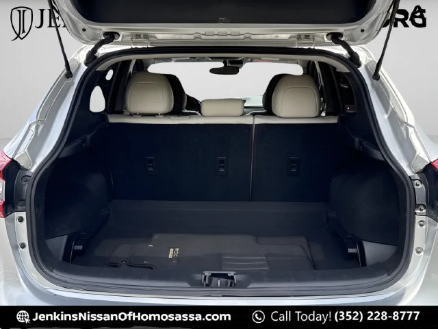 Used 2021 Silver Nissan SL image 19