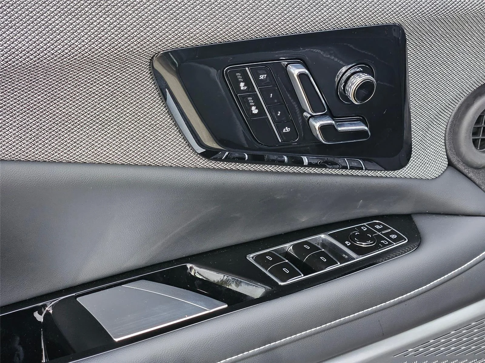 2026 Cadillac OPTIQ Sport - Photo 23