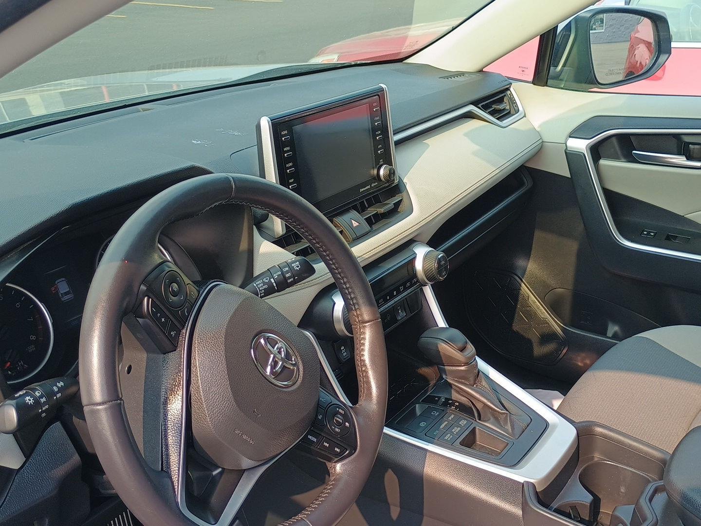 Used 2019 Silver Sky Metallic Toyota XLE image 4