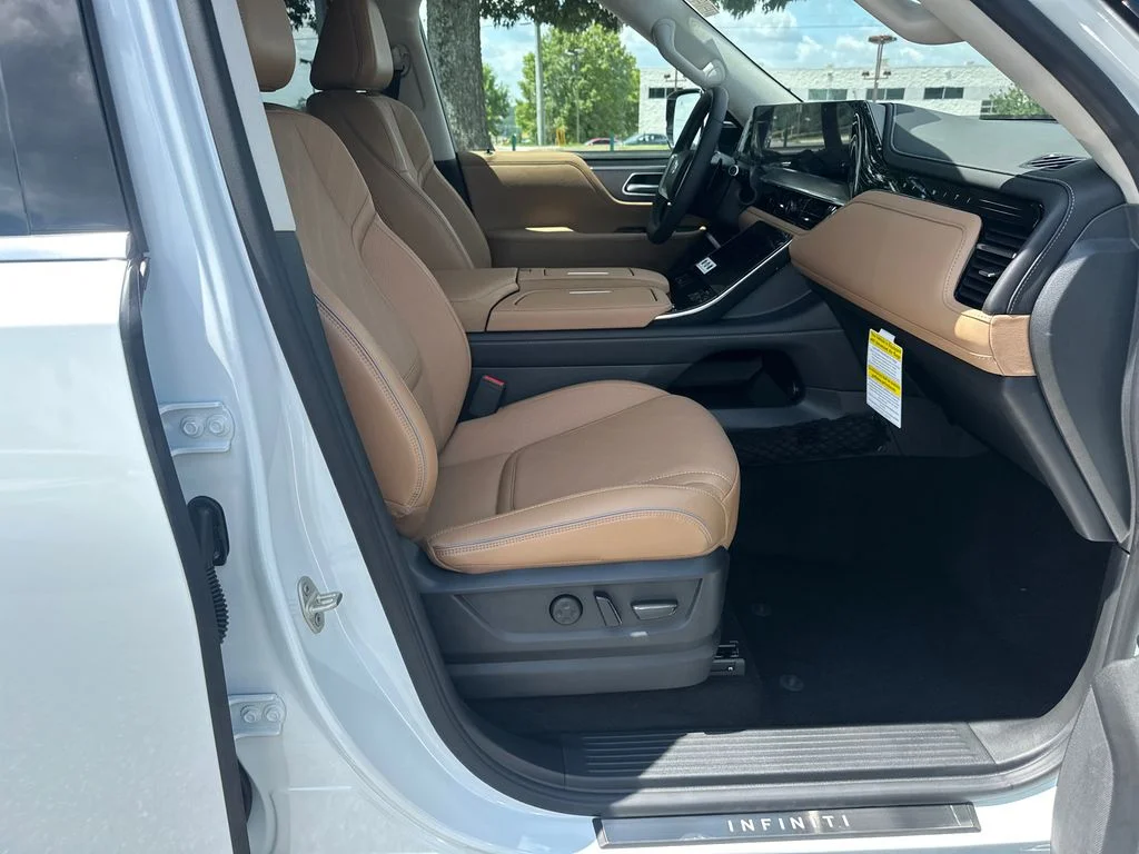 New 2027 RADIANT WHITE INFINITI Luxe 2WD image 11
