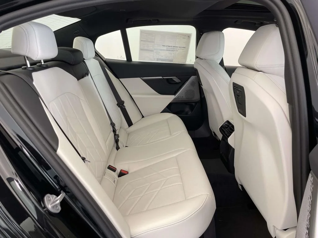 New 2027 Black BMW 530i xDrive image 19