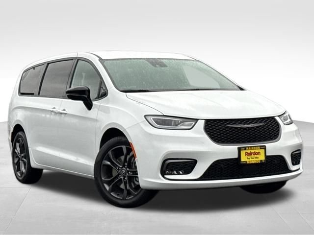 2026 Chrysler Pacifica Select AWD's photo