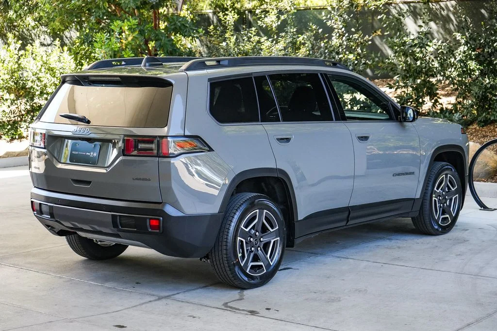 New 2026 Sting-Gray Clearcoat Jeep Laredo image 6