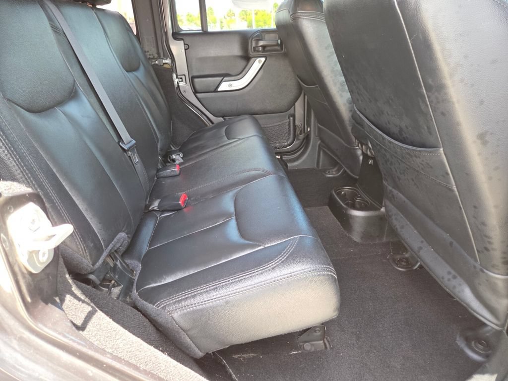 Used 2017 Granite Crystal Metallic Clearcoat Jeep Sahara image 19
