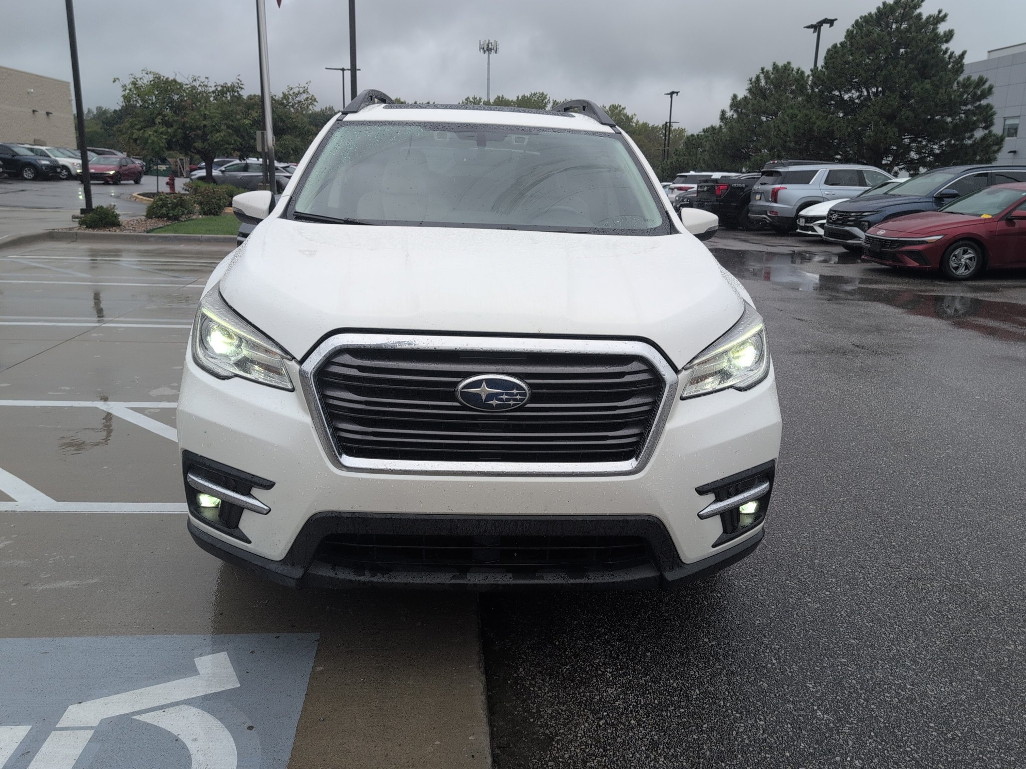 Used 2020 Crystal White Pearl Subaru Limited image 1