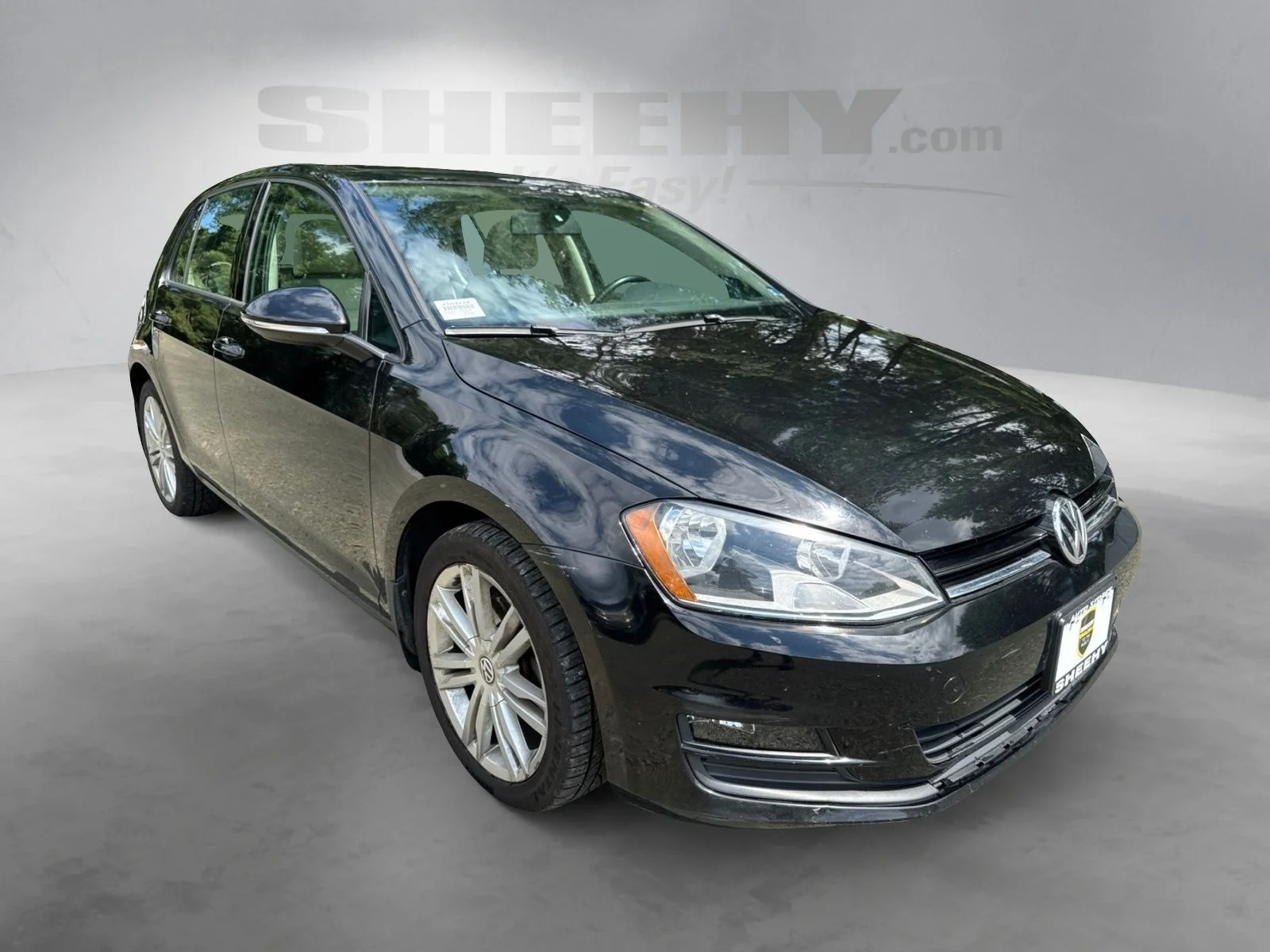 Used 2015 Black Volkswagen TDI SE 4-Door image 2