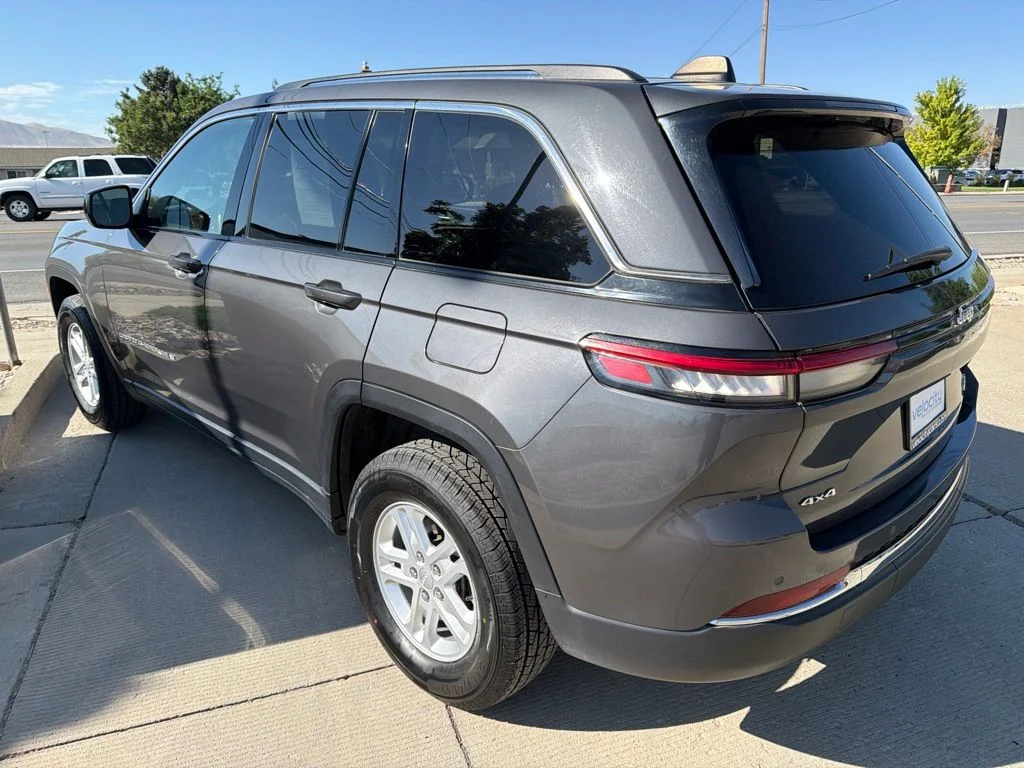 Used 2024 Gray Jeep Laredo image 5