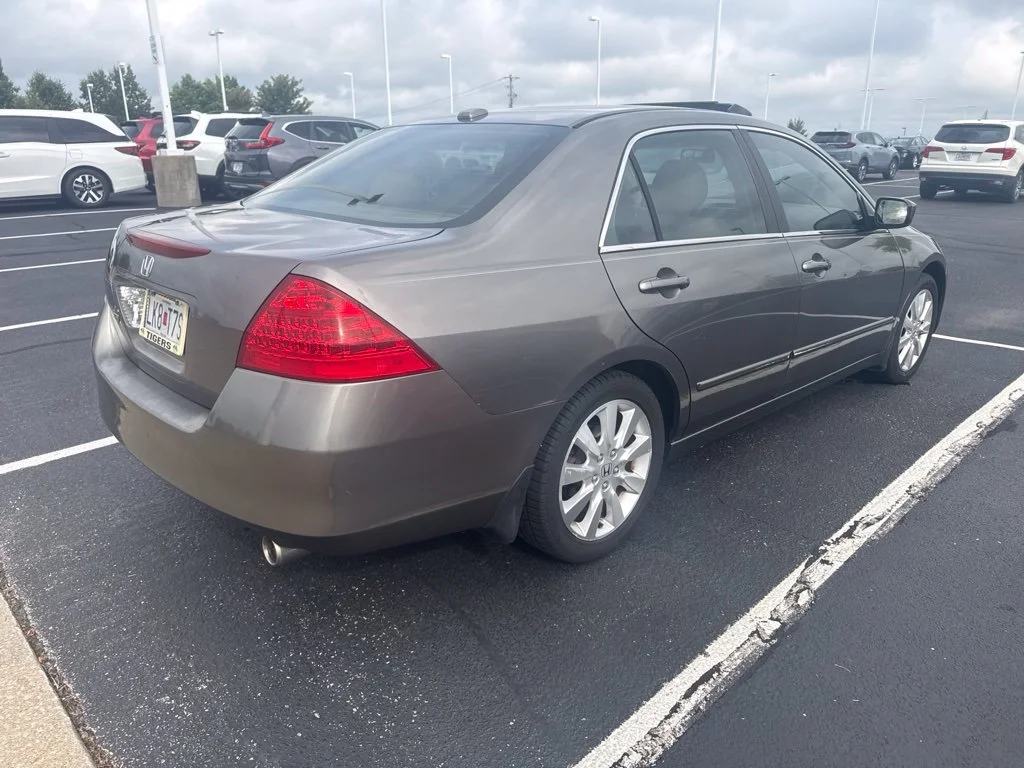 Used 2007  Honda EX-L image 3