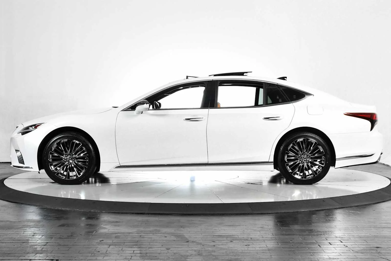 Certified Used 2022 Eminent White Pearl Lexus  image 2