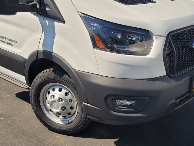 New 2025 Oxford White Ford Cutaway image 2