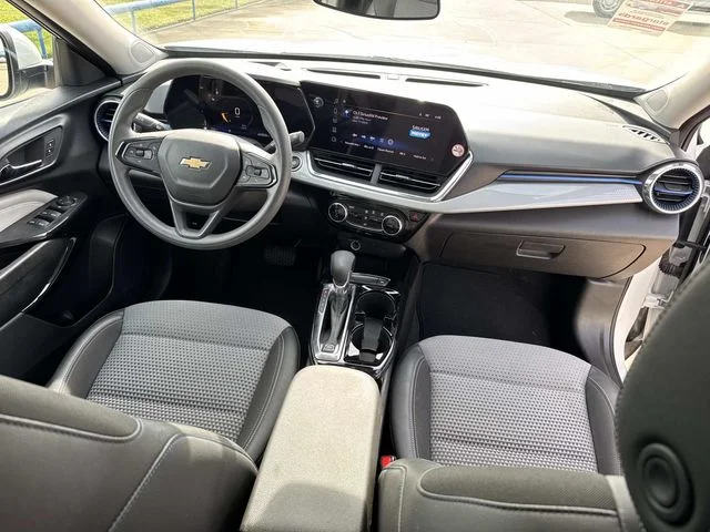 Used 2025 White Chevrolet LT image 21