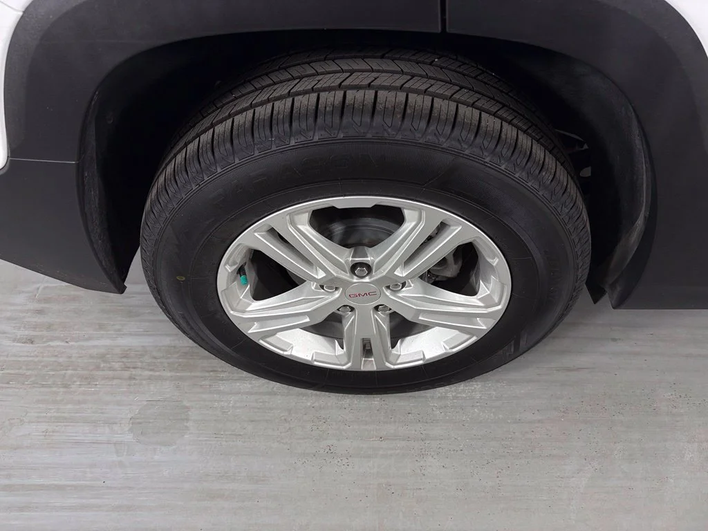 Used 2024 White GMC SLE image 11