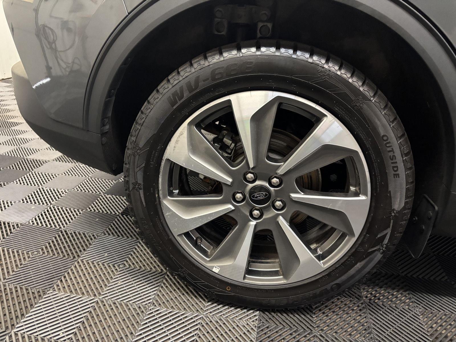 Used 2025 Carbonized Gray Metallic Ford Platinum image 46