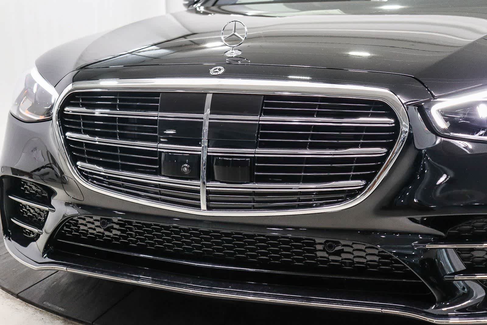 New 2026 Black Mercedes-Benz S 580e image 8